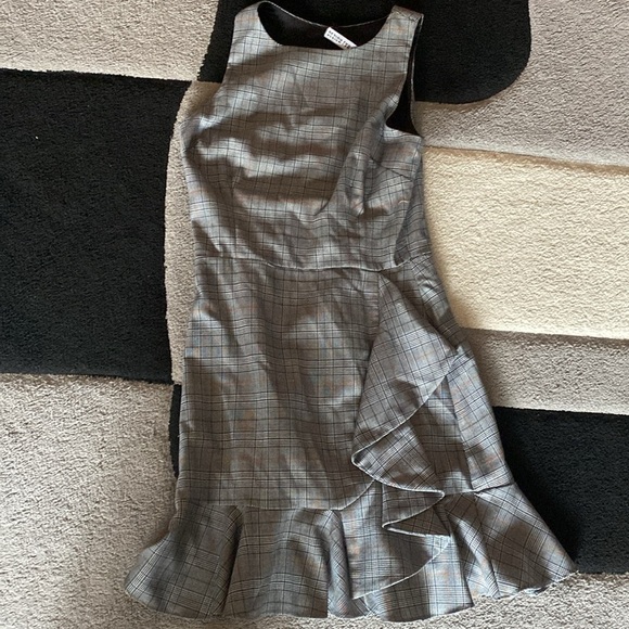 Design lab by loard& Taylor beautiful ruffle dress size 6 - Picture 3 of 5